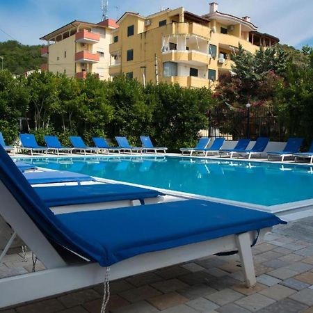 Hotel Besani Durrës Exteriör bild