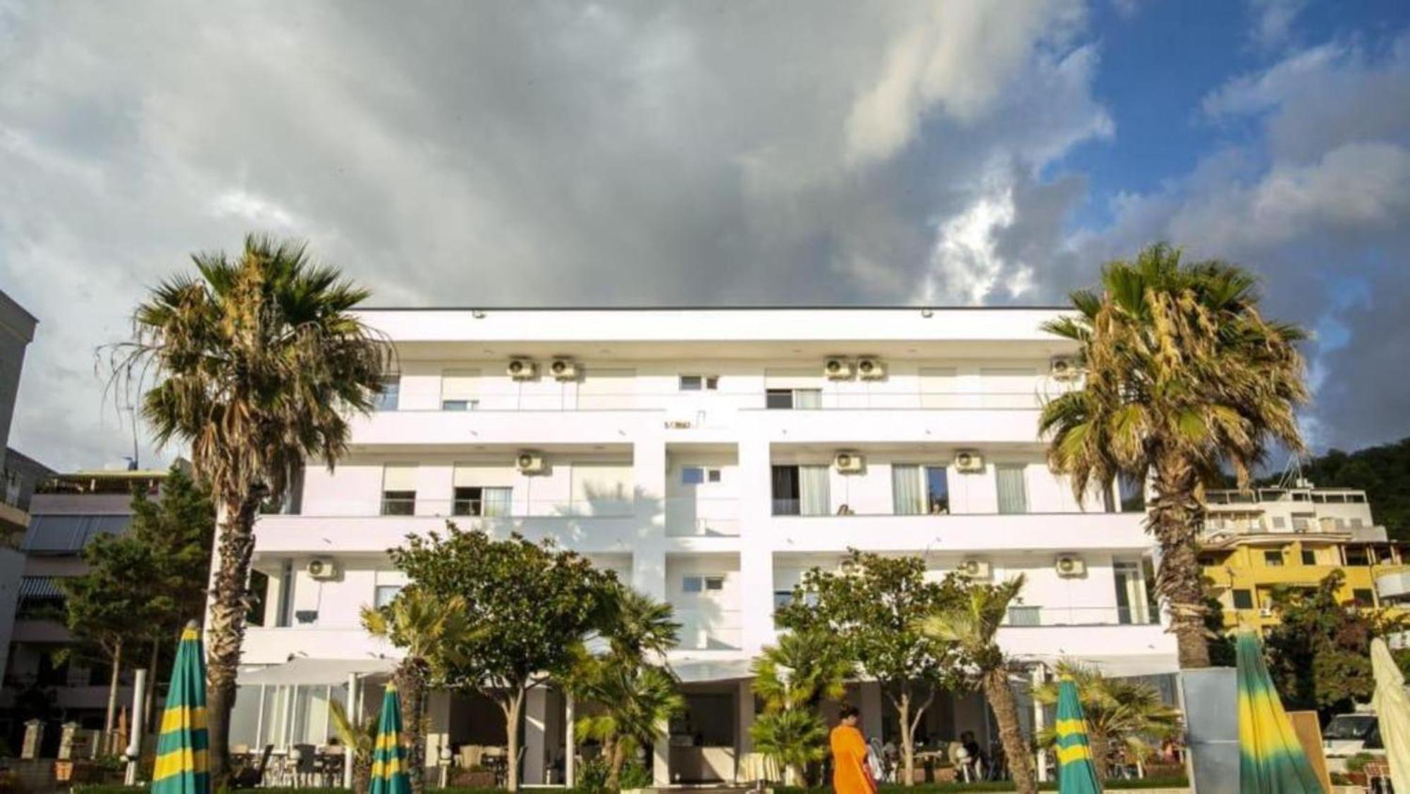 Hotel Besani Durrës Exteriör bild