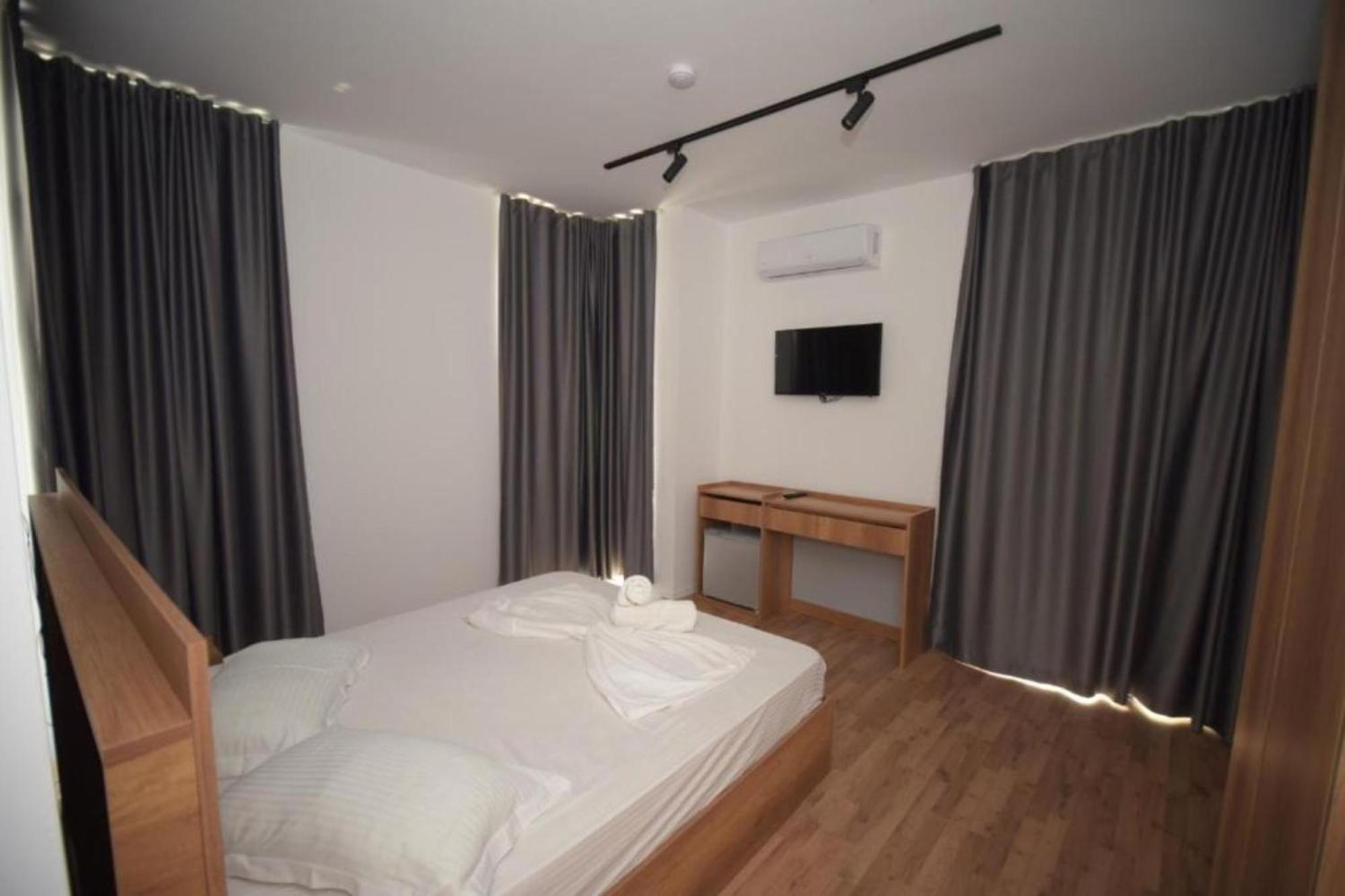 Hotel Besani Durrës Exteriör bild