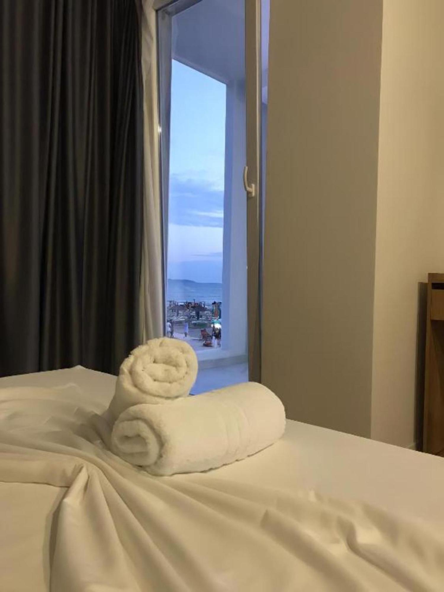 Hotel Besani Durrës Exteriör bild