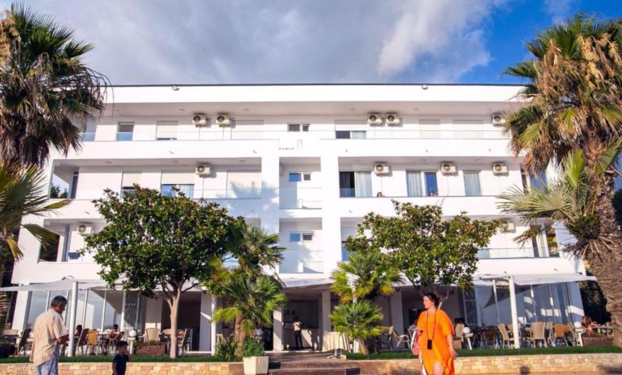 Hotel Besani Durrës Exteriör bild