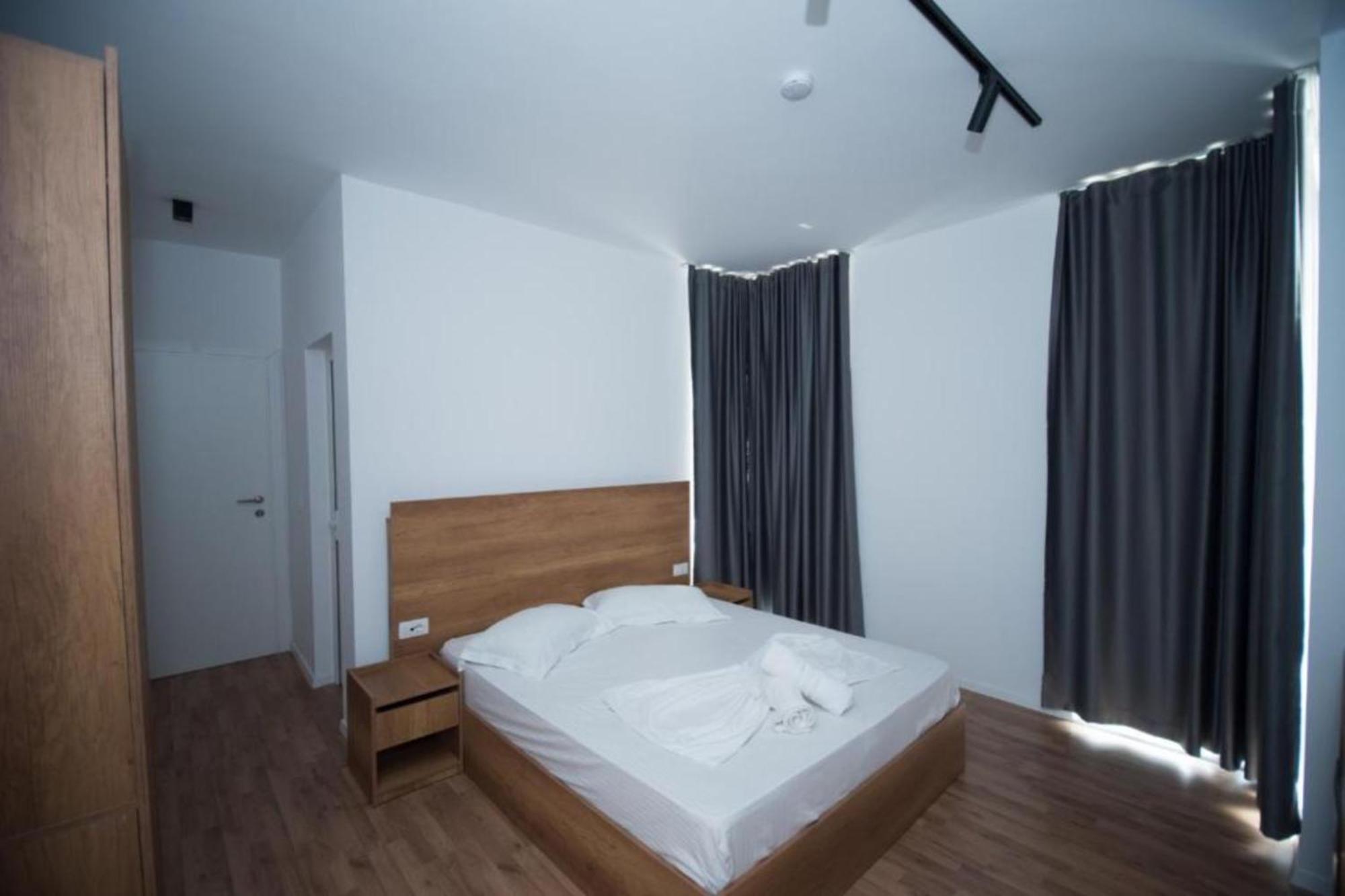 Hotel Besani Durrës Exteriör bild