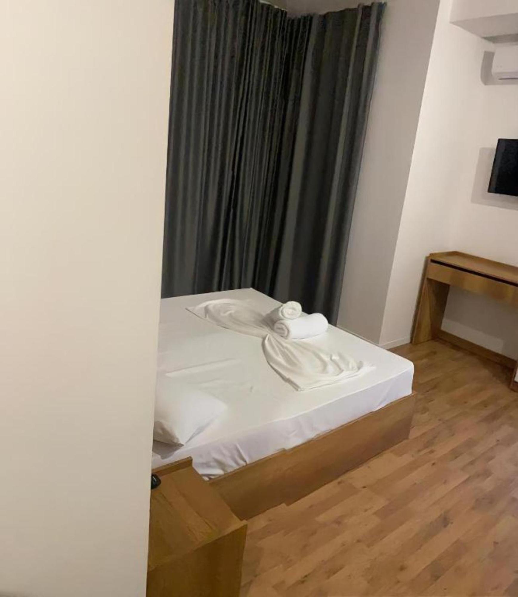 Hotel Besani Durrës Exteriör bild