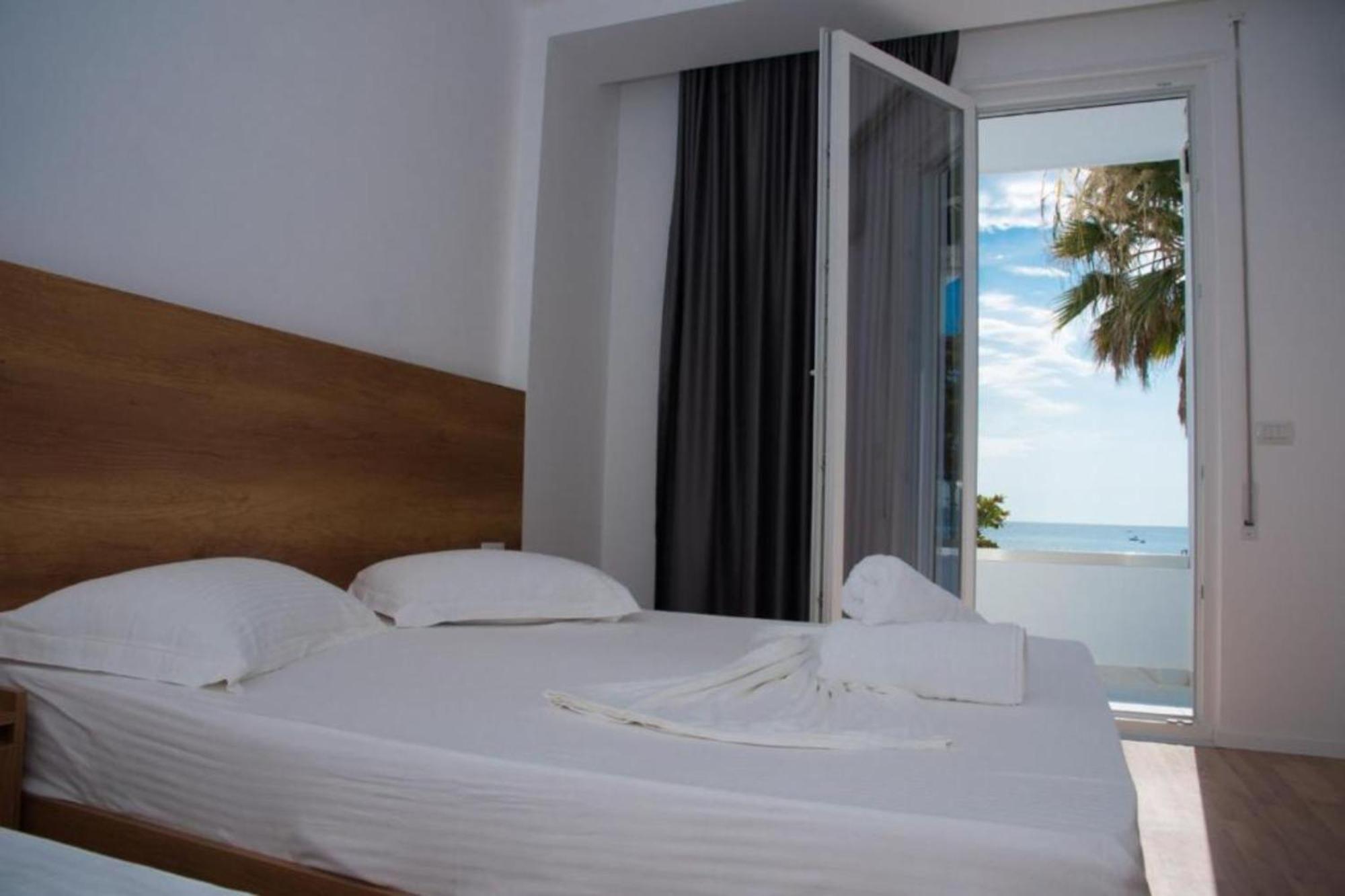 Hotel Besani Durrës Exteriör bild